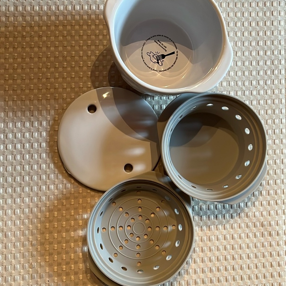 Pampered Chef White Ceramic Microwave Breakfast Sandwich Maker